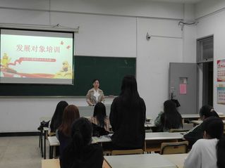 发挥党员榜样作用，争当时代先锋...