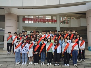 创文明校园，扬志愿精神