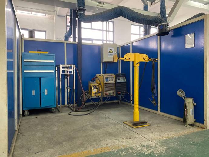 6F562394561BCA5CFD6036E27134F143